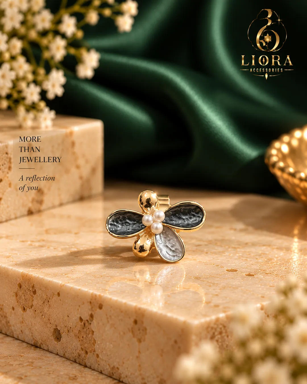 Silver Clover Pearl Ring